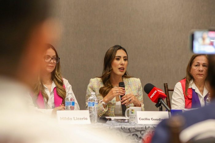 Cecilia Guadiana presenta el Manifiesto “Por la libertad, la igualdad y la autonomía de las mujeres y niñas de México” del “Frente Amplio de Mujeres con Claudia Sheinbaum” en Coahuila. 