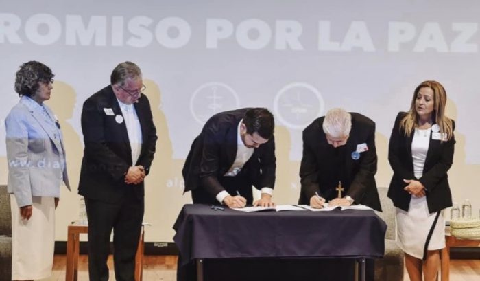 Álvarez Máynez firma Compromiso Nacional por la Paz