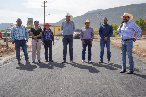Supervisa Chema Morales nuevos caminos rurales