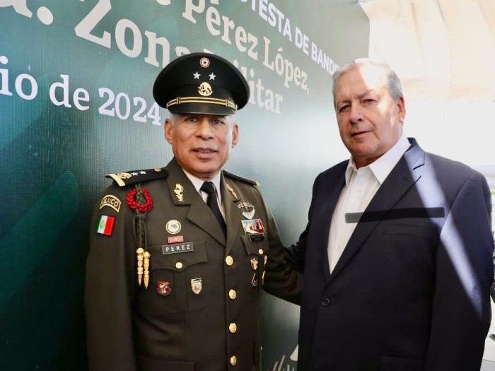 Refrenda Chema Fraustro unión con Ejército por la seguridad