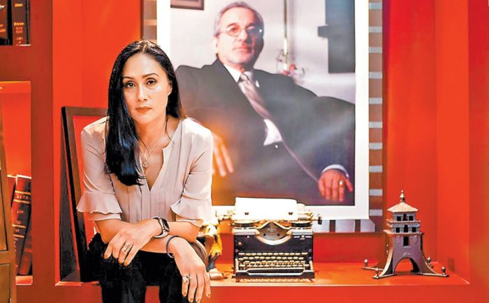 Adela Navarro, directora de ZETA Tijuana, denuncia amenazas en su contra, pide protección.
