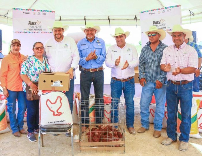 *Fortalecen en Ramos Arizpe la economía rural con programa de aves de traspatio*
