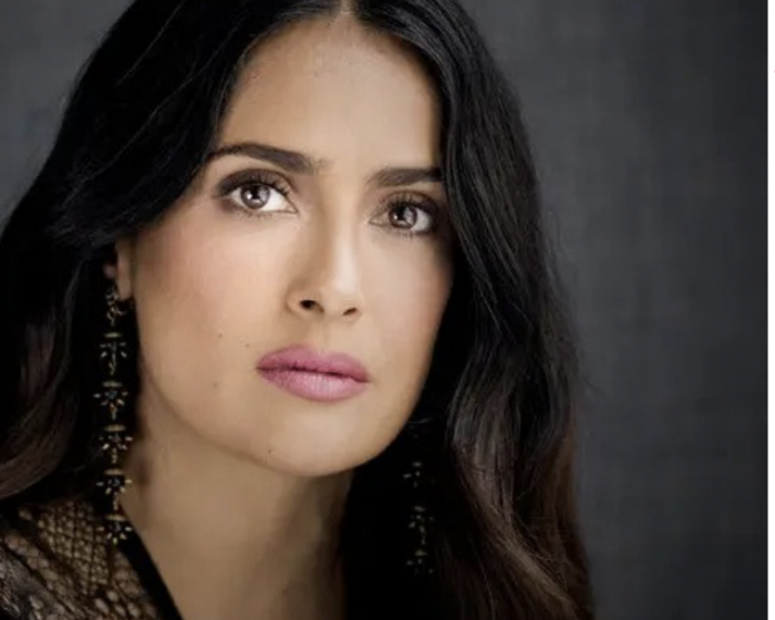 Salma Hayek revela su truco infalible para lucir fresca, radiante, juvenil y sin ojos hinchados