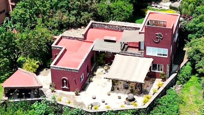 La casa de Noroña tiene escrituras gracias al mismo notario de “El Señor de los Cielos”