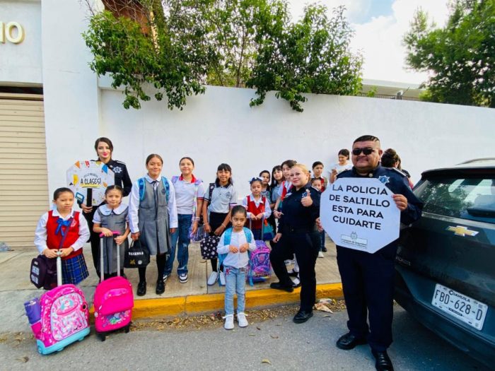 Brinda Comisaría seguridad a escuelas en regreso a clases