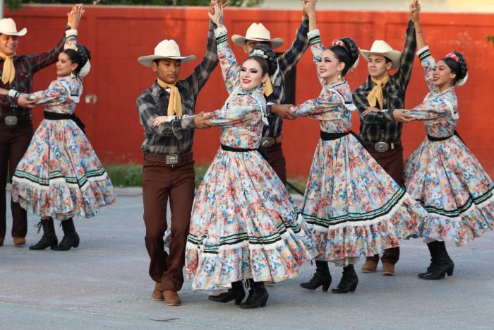Viven una “Fiesta Mexicana” en la Saltillo 2000
