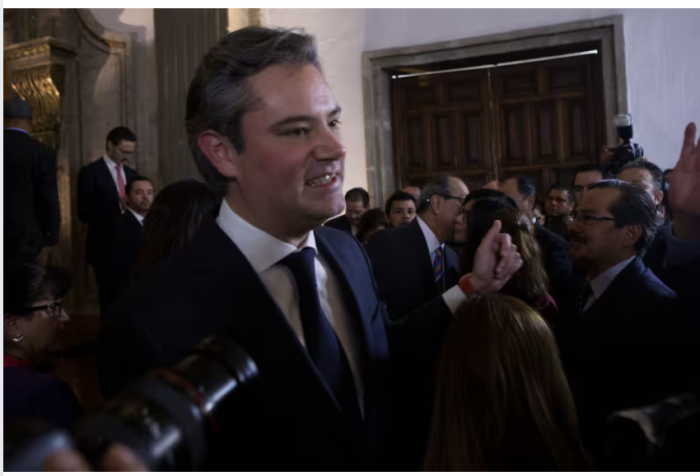 ¿Aurelio Nuño se va a MC? Captan a exsecretario de Peña en evento del partido naranja