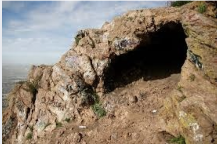 DOMINGO DE LEYENDA: LA CUEVA COLORADA (Durango)