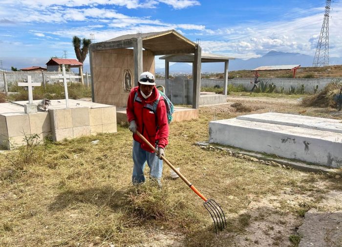 *Continúa Ramos Arizpe con limpieza y mantenimiento en panteones y plazas*