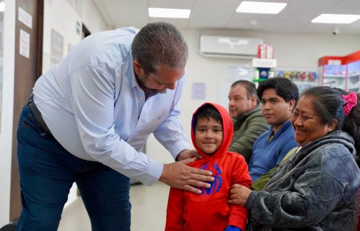 *Con apoyo de Manolo Jiménez, Tomás Gutiérrez impulsa Clínica de Salud Popular*