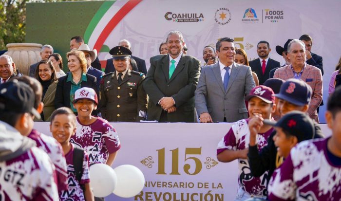 *Encabeza alcalde Tomás Gutiérrez Merino el Desfile Revolucionario 2025 en Ramos Arizpe*