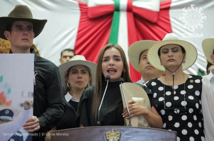 Grecia Quiroz toma protesta en el Congreso de Michoacán como alcalde de Uruapan