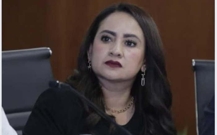 Exhiben a funcionaria de Ramírez Bedolla con collar ‘Tiffany’ de 434 mil pesos