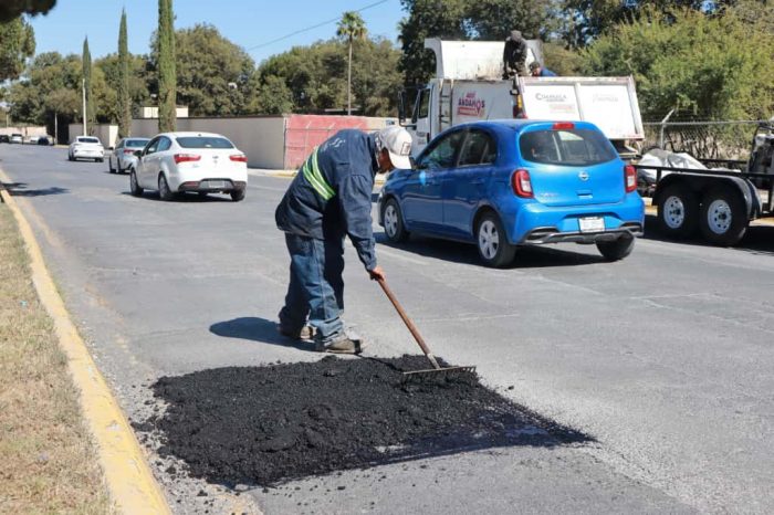 Refuerza Gobierno de Saltillo acciones de bacheo en bulevares principales