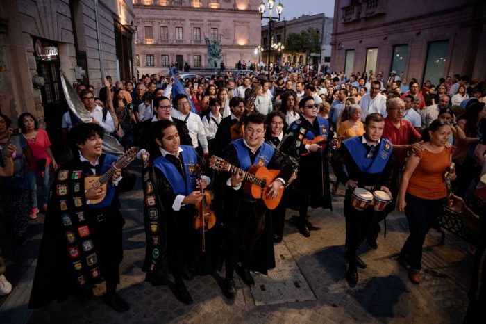 Invita Javier Díaz a disfrutar de la Callejoneada en Distrito Centro