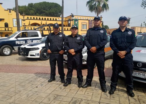 *Auxilian a mujer en puente “La Reyna”*