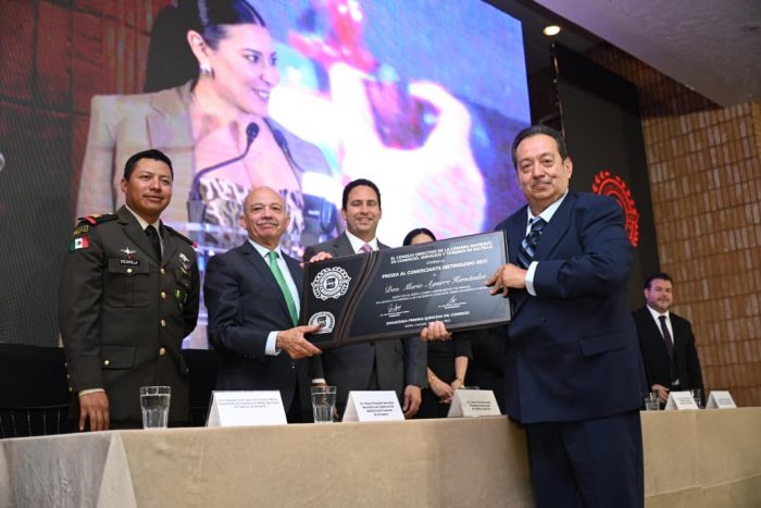 Reconoce Javier Díaz a comerciantes distinguidos; refrenda su compromiso con el sector