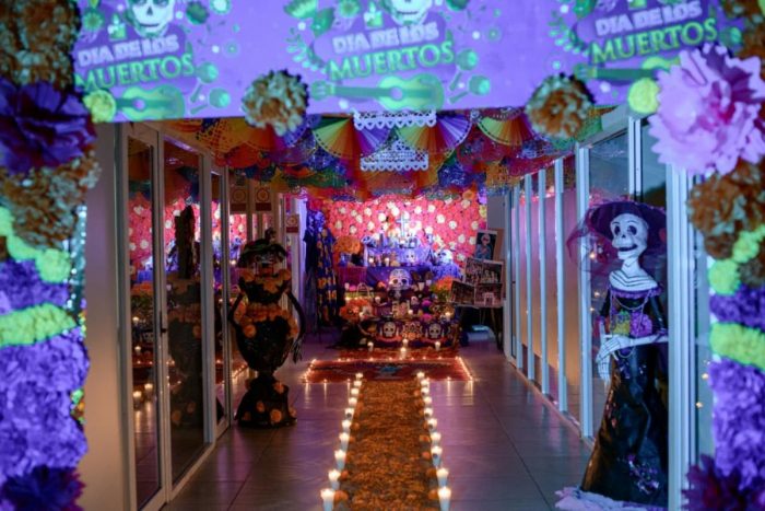 Premian Javier y Luly a Altares de Muerto “Por Amor a Nuestras Tradiciones”