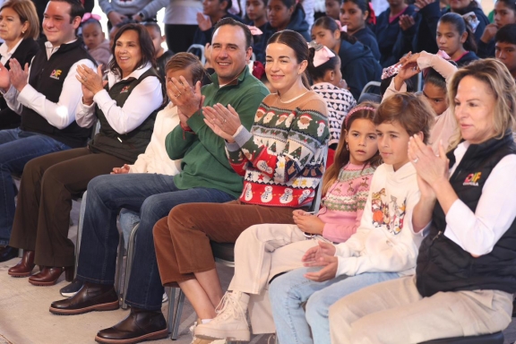 Viven emotiva posada con los niños y niñas de las casas hogar, rosa y azul