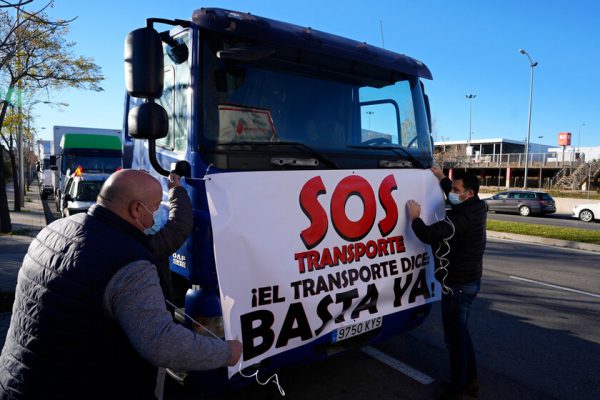 Transportistas y agricultores anuncian más bloqueos en carreteras la próxima semana: ‘No puede esperar’