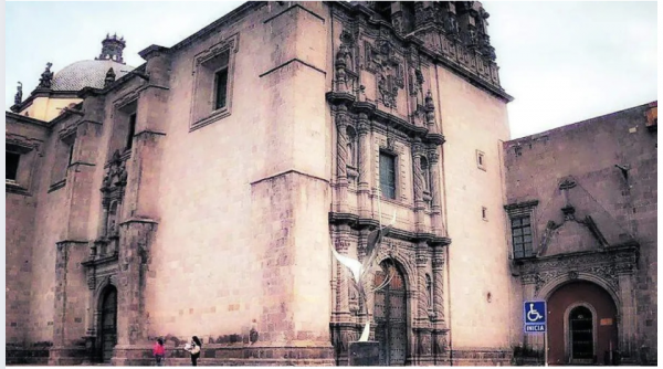 DOMINGO DE LEYENDAS. La Gárgola Suicida