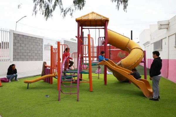 Disfrutan saltillenses de la recién rehabilitada cancha de la Espinoza Mireles