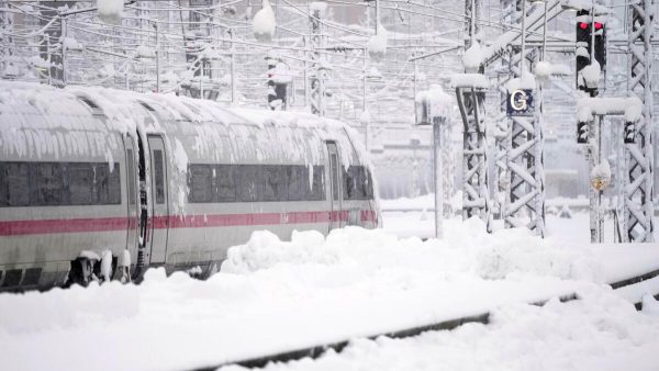 Nevada ‘paraliza’ a Europa: Cancelan 940 vuelos y corridas de trenes en París y Ámsterdam