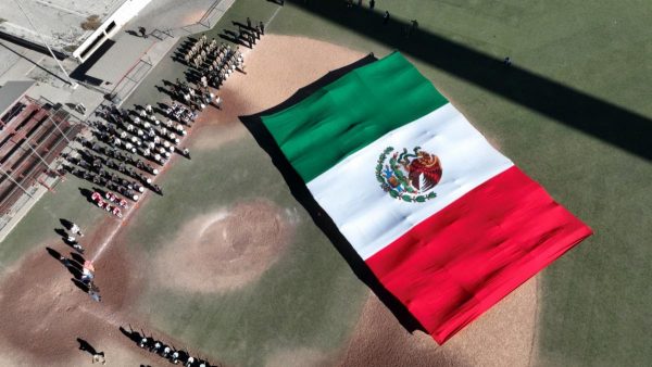 Disfruta Saltillo de despliegue de Bandera Monumental y exhibición de escoltas