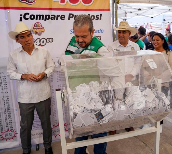 *Premian a contribuyentes cumplidos en Ramos con sorteo del Predial*