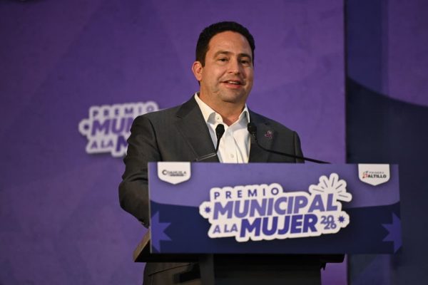 Reconocen Luly y Javier a mujeres destacadas de  Saltillo