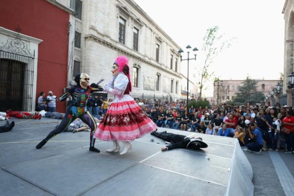 Disfrutan saltillenses eventos culturales en el centro y poniente de la ciudad