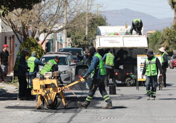 Rehabilita Javier Díaz vialidades en Privadas La Torre