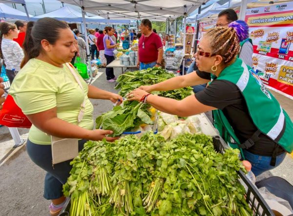 *Colonos de Ramos Arizpe destacan ahorro con Mercadito de a Peso*