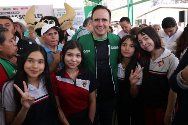 Entrega Manolo obras en Allende y arranca programa con estudiantes de la región Norte