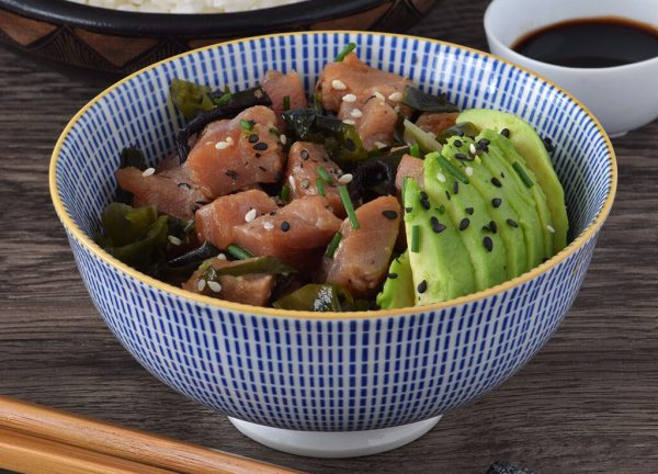 SÁBADO DE RECETA: Ensalada poke de atún y algas con aguacate