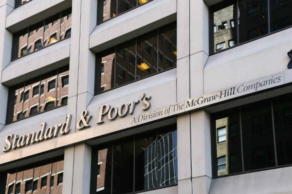 S&P deja nota de México en ‘BBB’, pero cambia perspectiva a negativa por deuda y bajo crecimiento