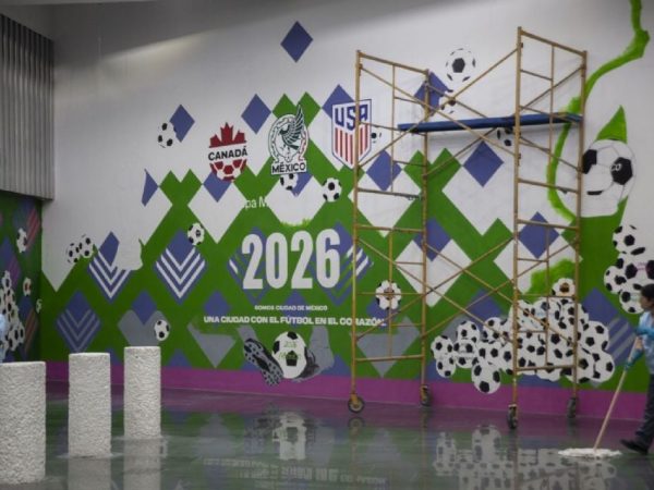 AICM da contrato directo de 400 mil pesos a teniente de fragata para murales mundialistas