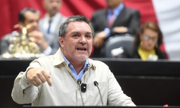 "Instruyó a Morena a golpear, calumniar y tratar de injuriar a Paulina Rubio", acusa Döring a Arturo Ávila