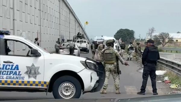 Encuentran los cuerpos de tres personas con signos de violencia en la carretera Apaseo el Grande-Celaya