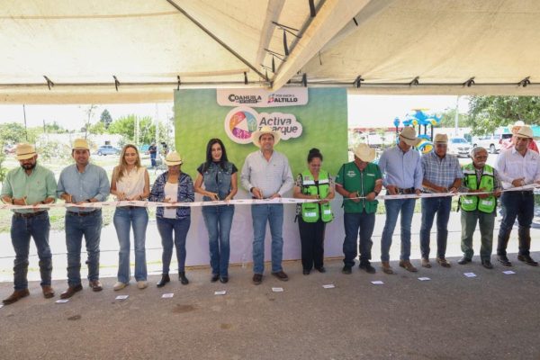 Entrega Javier rehabilitación de plaza de San Juan de la Vaquería