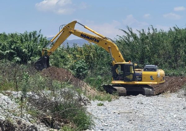 Intensifica Javier Díaz labores de desazolve en bulevar Colosio