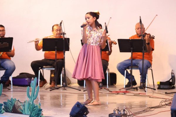 El piano y las voces infantiles dieron vida al FINA 2026