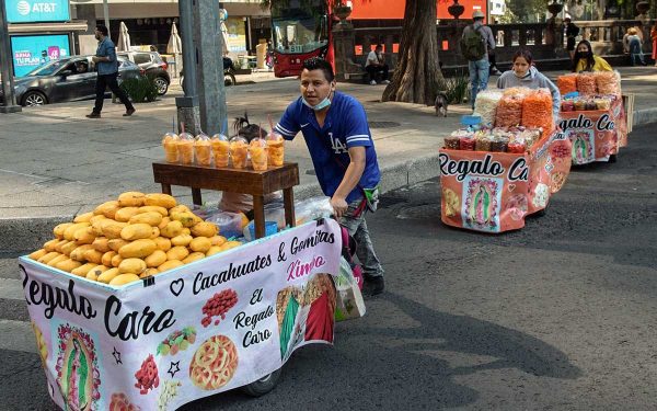 México crece desde las ‘sombras’: Negocios fuera del alcance del SAT sostienen la economía
