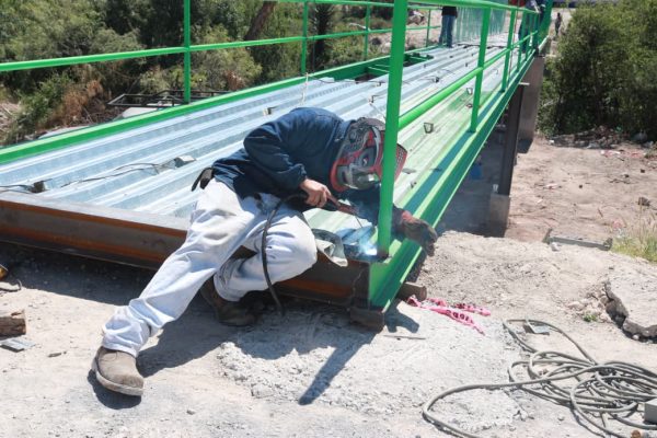 Avanza Saltillo en construcción de puente peatonal en Hacienda Narro