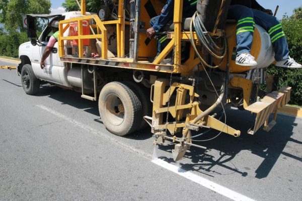 Incrementa Javier Díaz seguridad vial; delimita carriles en Colosio