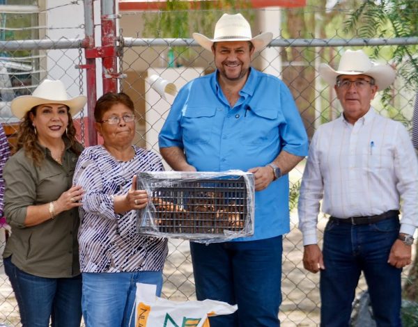 *Supera Ramos Arizpe las 31 mil aves entregadas a familias del campo*