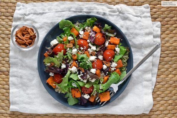 SÁBADO DE RECETA: Ensalada templada de quinoa, boniato, queso feta y chips de ajo