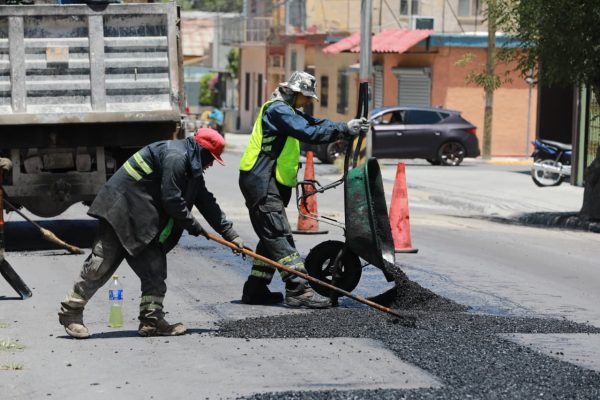Avanza rehabilitación de pavimento en bulevar Francisco Coss