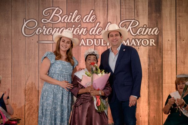 Javier y Luly coronan a la Reina Saltillo de las Personas Adultas Mayores