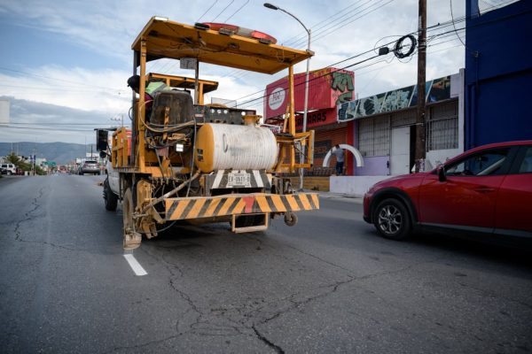 Acelera Javier Díaz la seguridad vial; delimita carriles de Presidente Cárdenas